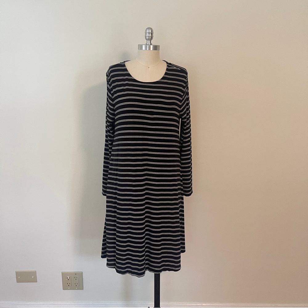 Old Navy Black and White Long Sleeve Tshirt Dress